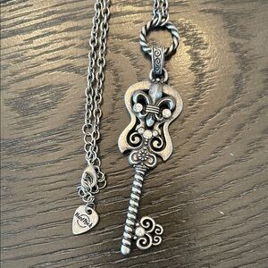 Hard Rock Vintage-looking Guitar Key Necklace